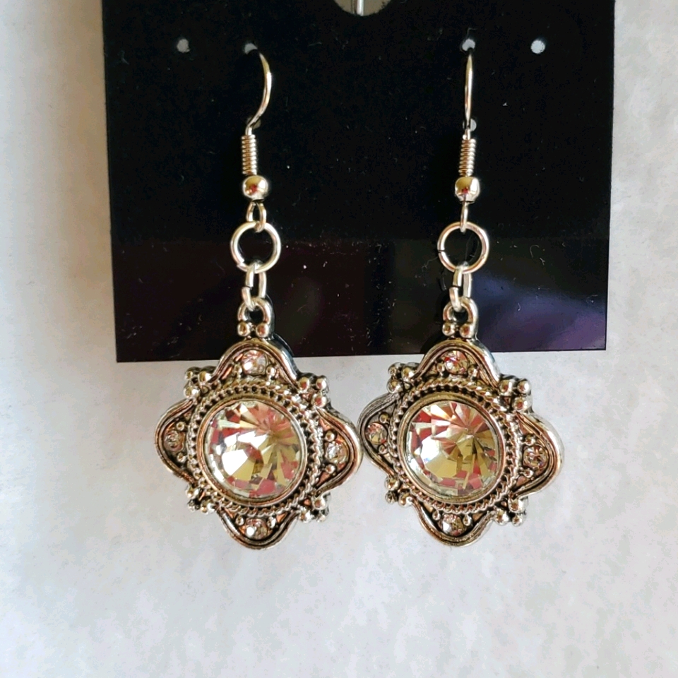Womens Silver Rhinestone Vintage Look Earrings 11$